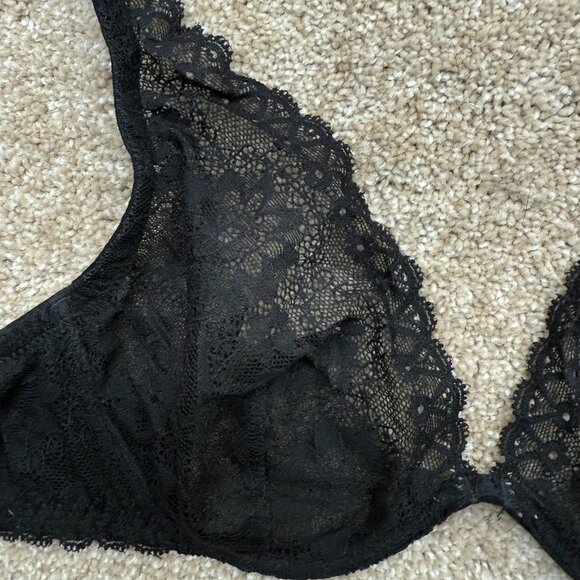 La Perla Black Lace Triangle Bra Underwire, size 32D - Picture 2 of 7